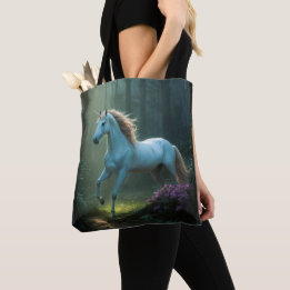 Magisches Einhorn im verzauberten Wald