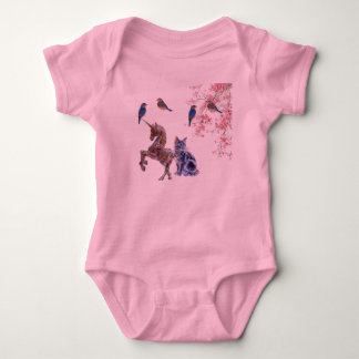 Magisches Einhorn, Katze und blühende Vögel – Baby Strampler