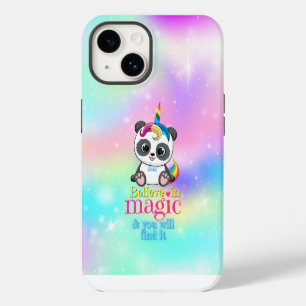Magisches Einhorn-Panda auf Regenbogenuntergrund iPhone 14 Hülle