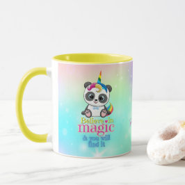 Magisches Einhorn-Panda auf Regenbogenuntergrund Tasse