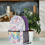Magisches Rainbow Unicorn | Monogramm Bedruckter Rucksack<br><div class="desc">Trendy Monogramm Design. Personalisieren Sie Ihre Daten mit Ihrem Namen, Monogramm, Initial oder Text. Ideal für unterwegs, im Fitnessraum oder im Freien. Entwerfen Sie personalisierte Rucksäcke für Schule, Arbeit oder Abenteuer in freier Wildbahn. Holen Sie sich einen für sich! Mit einem kräftigen Rucksack bereiten Sie sich auf ein Festival, eine...</div>