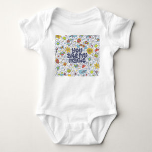 Magisches Zitat, dekorative Lichtschrift. Baby Strampler