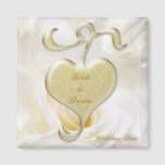 Magnet für Goldenes Herz Gastgeschenk Hochzeit<br><div class="desc">Wertvolles goldenes Herz auf weißem Rosenhintergrund schmückt diese hübsche Gastgeschenk Hochzeit. Sie können es personalisieren,  indem Sie Namen und Datum hinzufügen. com.</div>