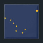 Magnet mit Flagge des Staat Alaska - USA<br><div class="desc">Feiern Sie Alaskan Stolz mit unserem exklusiven Magneten mit der Flagge von Alaska! Der Magnet ist mehr als nur ein dekorativer Gegenstand, er ist eine Hommage an das Alaskanische Erbe und den kulturellen Stolz. Das Design zeigt das ikonische Big Dipper- und North Star-Emblem auf tiefblauem Hintergrund und spiegelt Alaskas reiche...</div>