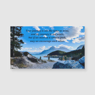 Magnet mit Foto eines Bergpfads und Zitat über den