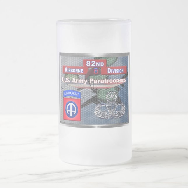 Magnificent Master Jump Wings 82. Im Flugzeug Divi Mattglas Bierglas (Mittel)