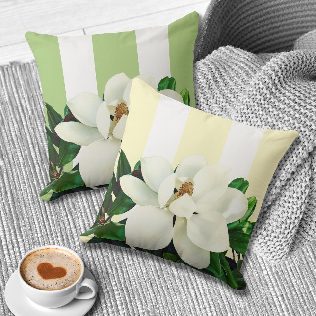 Magnolia Bloom | Gestripptes 20"x20" Reversible Pi Kissen (Von Creator hochgeladen)