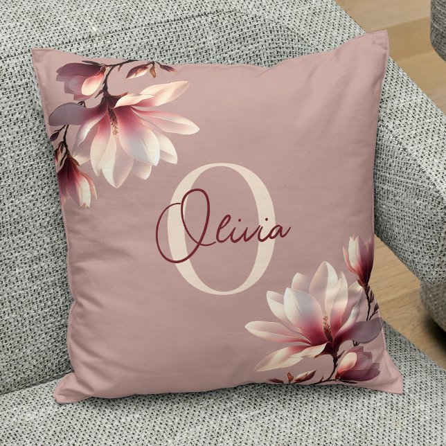Magnolia Blush Monogram Kissen (Von Creator hochgeladen)