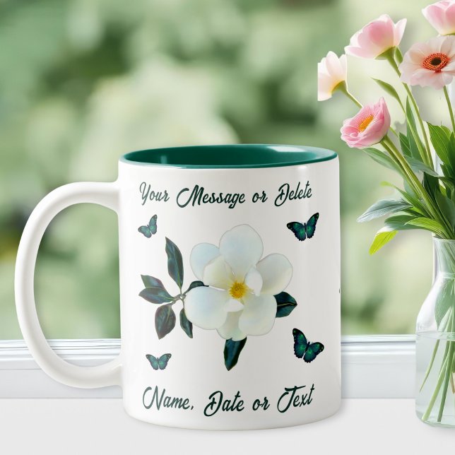 Magnolia-Kaffeepauschalen, Personalisiert oder Tra Zweifarbige Tasse (Magnolia coffee mugs. Personalized name mugs or type in your message. Magnolia themed gifts for mom.)