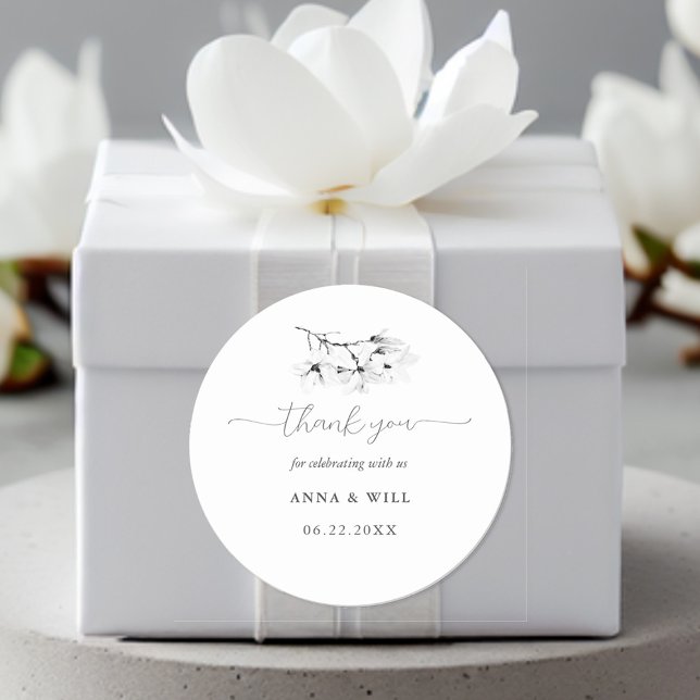 Magnolia Schwarz-weiße Gastgeschenk Hochzeit Runder Aufkleber (Floral Wedding Sticker Ivory Magnolia Modern Classic Simple Elegant Bohemian)