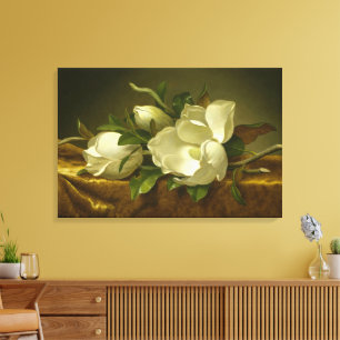Magnolien auf goldenem Samtstoff von MJ Heade Leinwanddruck