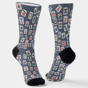 Mahjong-Fliesen auf dunkelblau Socken