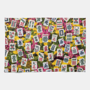 Mahjong-Symbole auf Wildblumen-Hintergrund Geschirrtuch