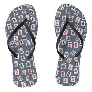 MahJongg Fliesen-Design auf dunkelblau Flip Flops