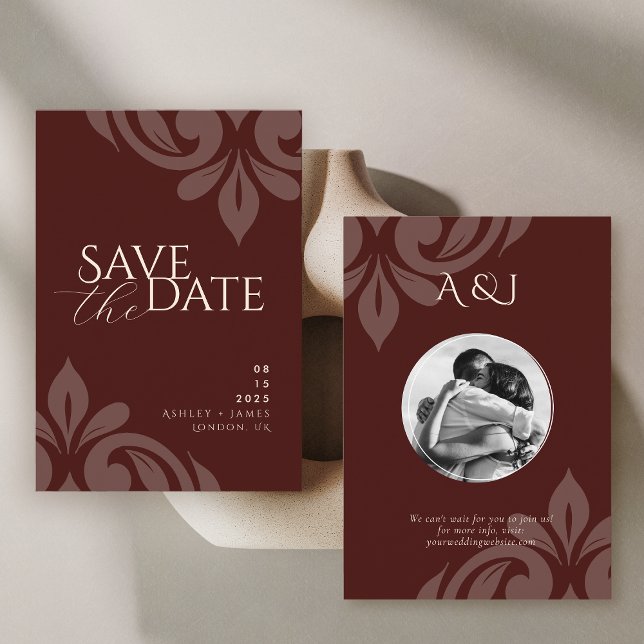 Mahogany Red Classic Script Damask Foto Hochzeit Save The Date (Von Creator hochgeladen)