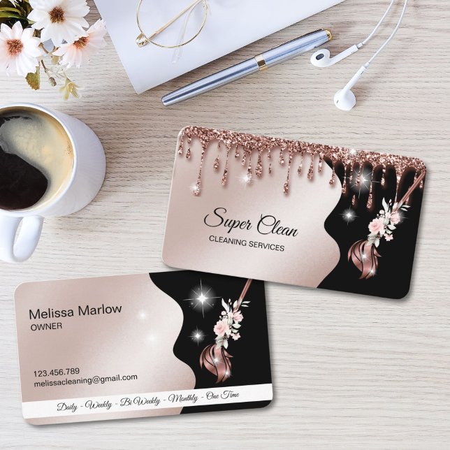Maid Cleaning House Sparkling rose gold Visitenkarte (Maid Cleaning House Sparkling Business Card with rose gold broom logo, glitter and flowers)