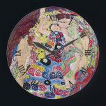 Maiden (Jungfrau), Gustav Klimt, Vintager Jugendst Große Wanduhr<br><div class="desc">Der Maiden (auch bekannt als die Jungfrau) (1913) von Gustav Klimt ist ein Vintages Viktorianisches Jugendstil-Portraitbild. Mehrere Frauen gähnen,  strecken und schlafen in einem Bett,  das mit bunten Mosaikmustern bedeckt ist. Über den Künstler: Gustav Klimt (1862-1918) war ein österreichischer Symbolik-Maler und einer der prominentesten Mitglieder der Wiener Jugendstil-Bewegung.</div>
