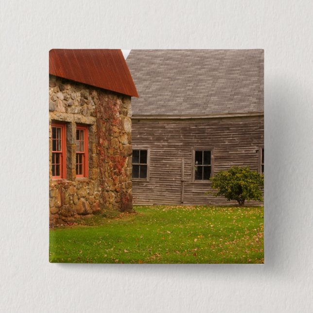 Maine, altes SteinGebäude und hölzerne Scheune Button (Vorderseite)