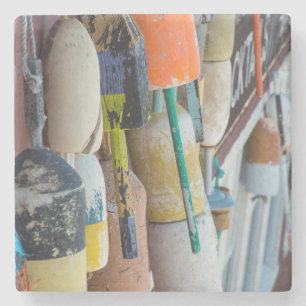 Maine, Bar Harbour. Farbige Hummerfalle Steinuntersetzer