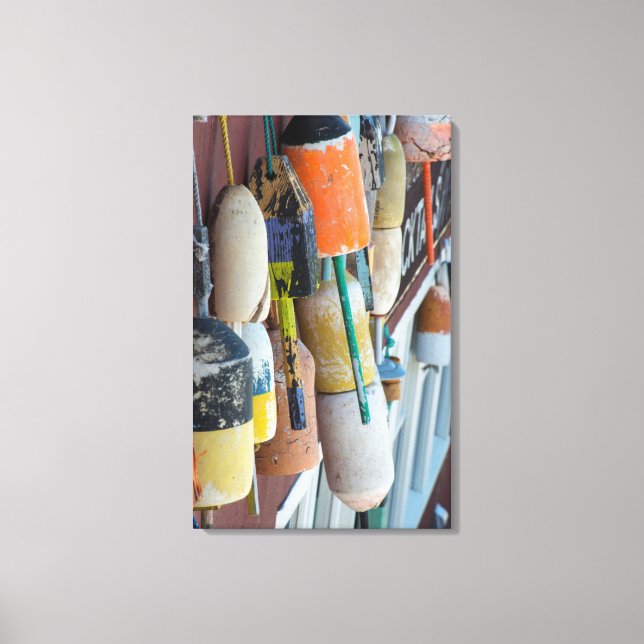 Maine, Bar Harbour. Farbige Hummerfänger Leinwanddruck (Vorderseite)