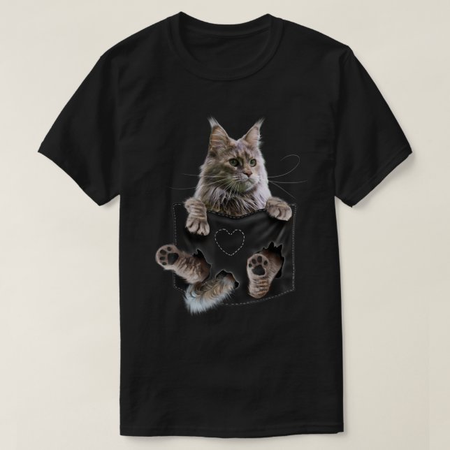 Maine Coon Cat in Pocket  T-Shirt (Design vorne)