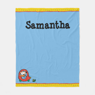 Maisy fährt ein niedliches rotes Auto Fleecedecke