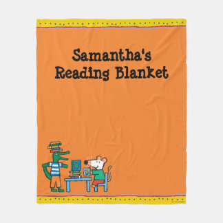 Maisy und Freunde genießen die Bibliothek Fleecedecke