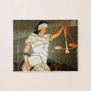 Majestätige Lady Justice im Buntglasdesign Puzzle