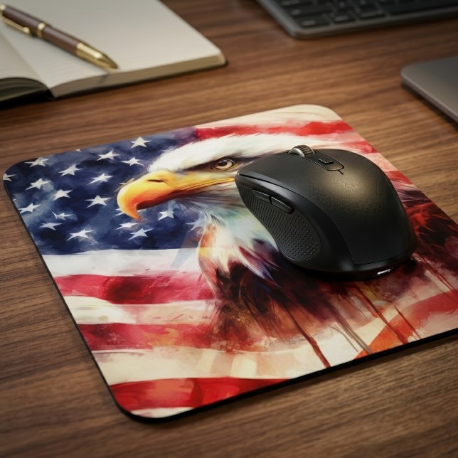 Majestätiges Weißkopfseeadler-Porträt mit amerikan Mousepad (Majestic Bald Eagle Portrait with American Flag. Mouse Pad)