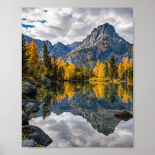 Majestätische Bergwildnislandschaft Poster