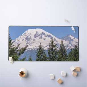 Majestätische schneebedeckte Mount Rainier-Landsch Schreibtischunterlage