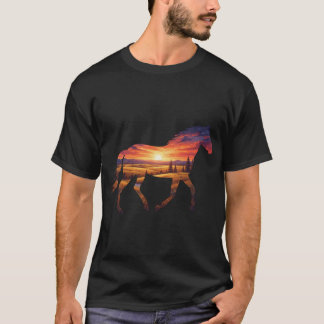 Majestätische Wildpferd-Silhouette Goldener Sonnen T-Shirt