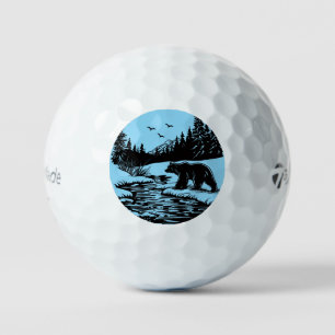 Majestätischer Bär am Teich Golfbälle