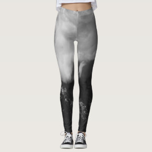 Majestätischer Berg unter Wolken Leggings