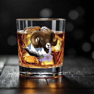Majestätischer Dickhorn-Braunschaf-Widder Grüne Be Whiskyglas