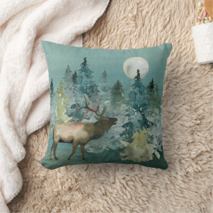 Majestätischer Elch im Wald bei Vollmond Kissen