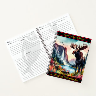 Majestätischer Elch stehend von einem ruhigen Berg Notizbuch