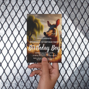 Majestätischer Erdferkel in friedlicher Landschaft Postkarte