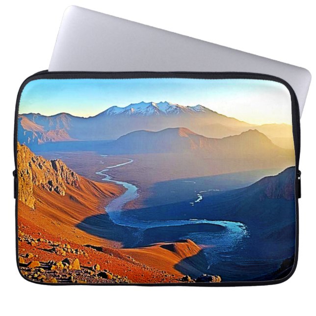 Majestätisches Bergtal-Fluss-Design Laptopschutzhülle (Vorderseite)
