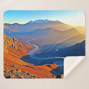 Majestätisches Bergtal-Fluss-Design Sherpadecke