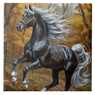 Majestätisches schwarzes Pferd in einem herbstlich Fliese