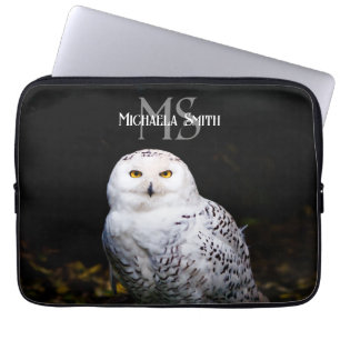 Majestätisches Winter-Schneeeulen-Monogramm mit in Laptopschutzhülle