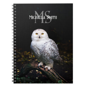 Majestätisches Winter-Schneeeulen-Monogramm mit in Notizblock