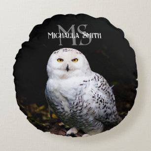 Majestätisches Winter-Schneeeulen-Monogramm mit in Rundes Kissen