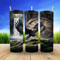 Majestic Bald Eagle steigt durch Wasserfall