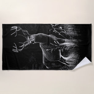 Majestic Deer in der Wildnis - Black&White Art Strandtuch