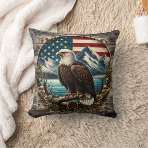 Majestic Eagle gegen die amerikanische Landschaft Kissen