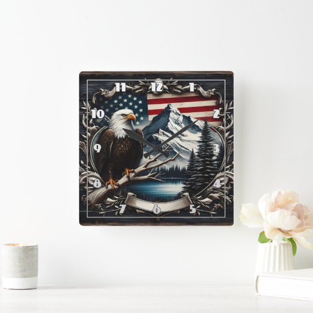 Majestic Eagle mit amerikanischem Flaggenrahmen Quadratische Wanduhr (Zuhause)