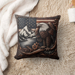 Majestic Eagle on American Flag Relief Arwork Kissen
