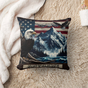Majestic Eagle Over Mountains and Waves Kissen